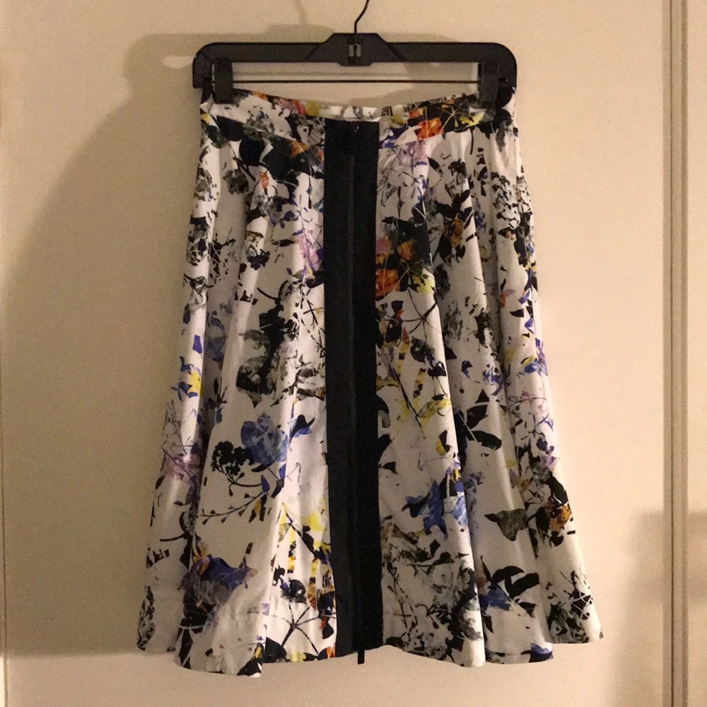 Elizabeth and James skirt size 6